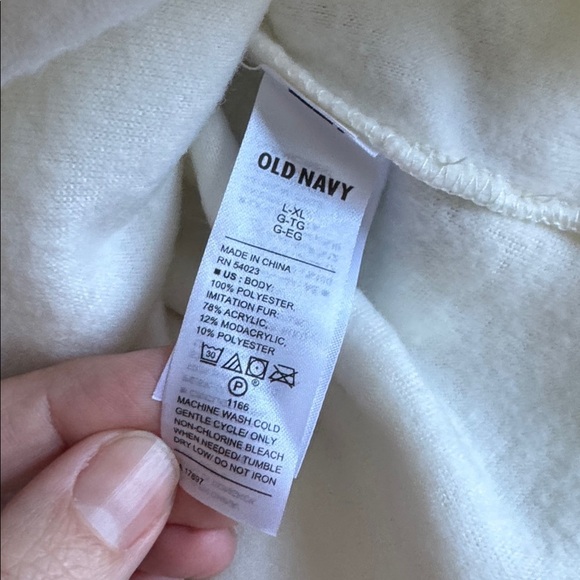 Old Navy Cream Beanie with Faux Fur Pom - Picture 3 of 3